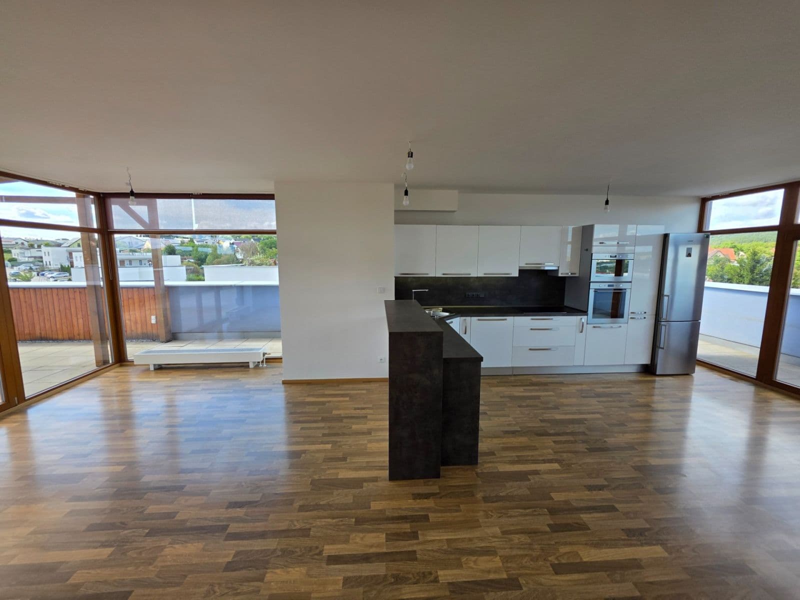 3 bedroom with open-plan kitchen flat to rent, 127 m², Ke Škole, Mníšek pod Brdy, Středočeský Region 3 bedroom with open-plan kitchen flat to rent, 127 m², Ke Škole, Mníšek pod Brdy, Středočeský Region
