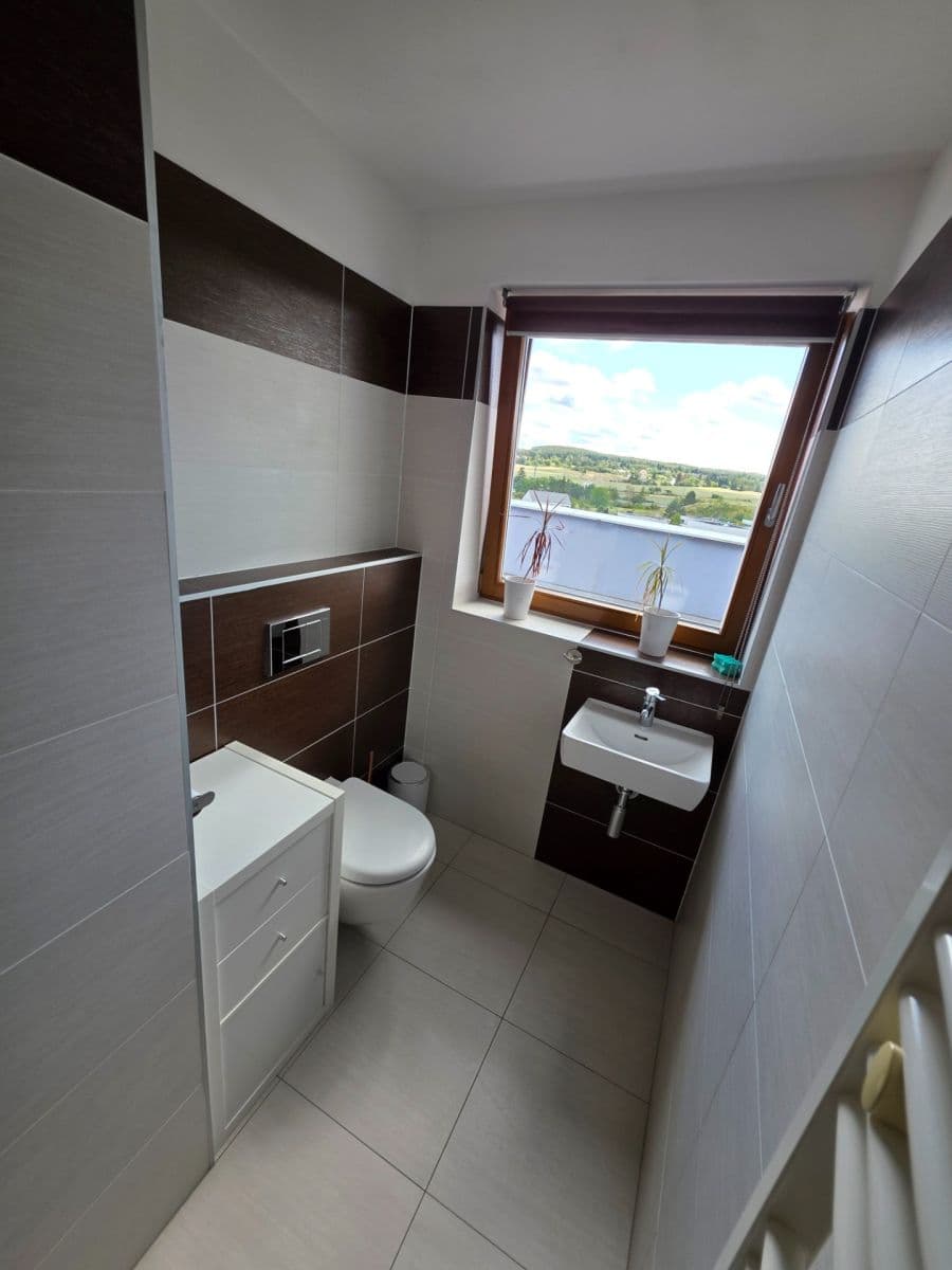 3 bedroom with open-plan kitchen flat to rent, 127 m², Ke Škole, Mníšek pod Brdy, Středočeský Region 3 bedroom with open-plan kitchen flat to rent, 127 m², Ke Škole, Mníšek pod Brdy, Středočeský Region