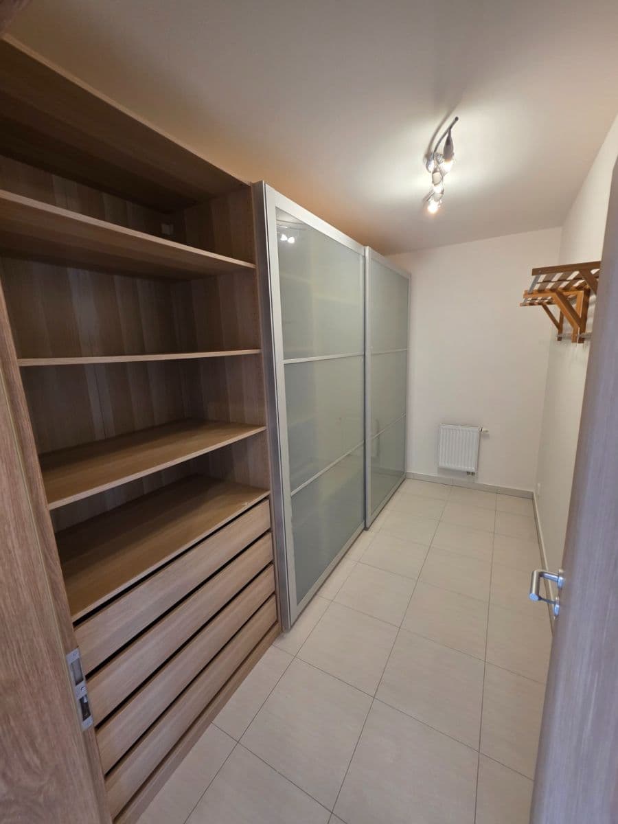 3 bedroom with open-plan kitchen flat to rent, 127 m², Ke Škole, Mníšek pod Brdy, Středočeský Region 3 bedroom with open-plan kitchen flat to rent, 127 m², Ke Škole, Mníšek pod Brdy, Středočeský Region