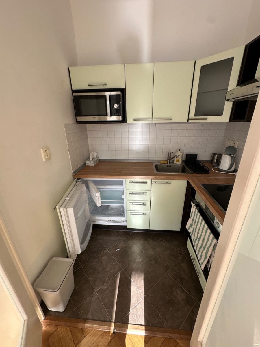 Studio flat to rent, 32 m², Prachnerova, Prague, Prague Studio flat to rent, 32 m², Prachnerova, Prague, Prague
