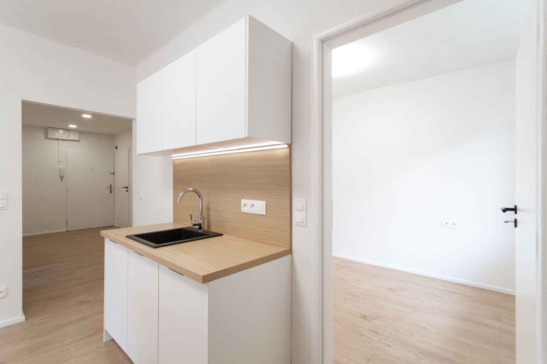 2 bedroom with open-plan kitchen flat for sale, 70 m², Nučická, Prague, Prague 2 bedroom with open-plan kitchen flat for sale, 70 m², Nučická, Prague, Prague