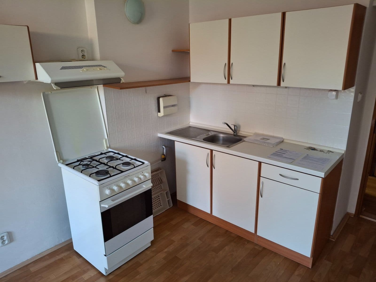 1 bedroom with open-plan kitchen flat to rent, 39 m², Pod Vilami, Prague, Prague 1 bedroom with open-plan kitchen flat to rent, 39 m², Pod Vilami, Prague, Prague