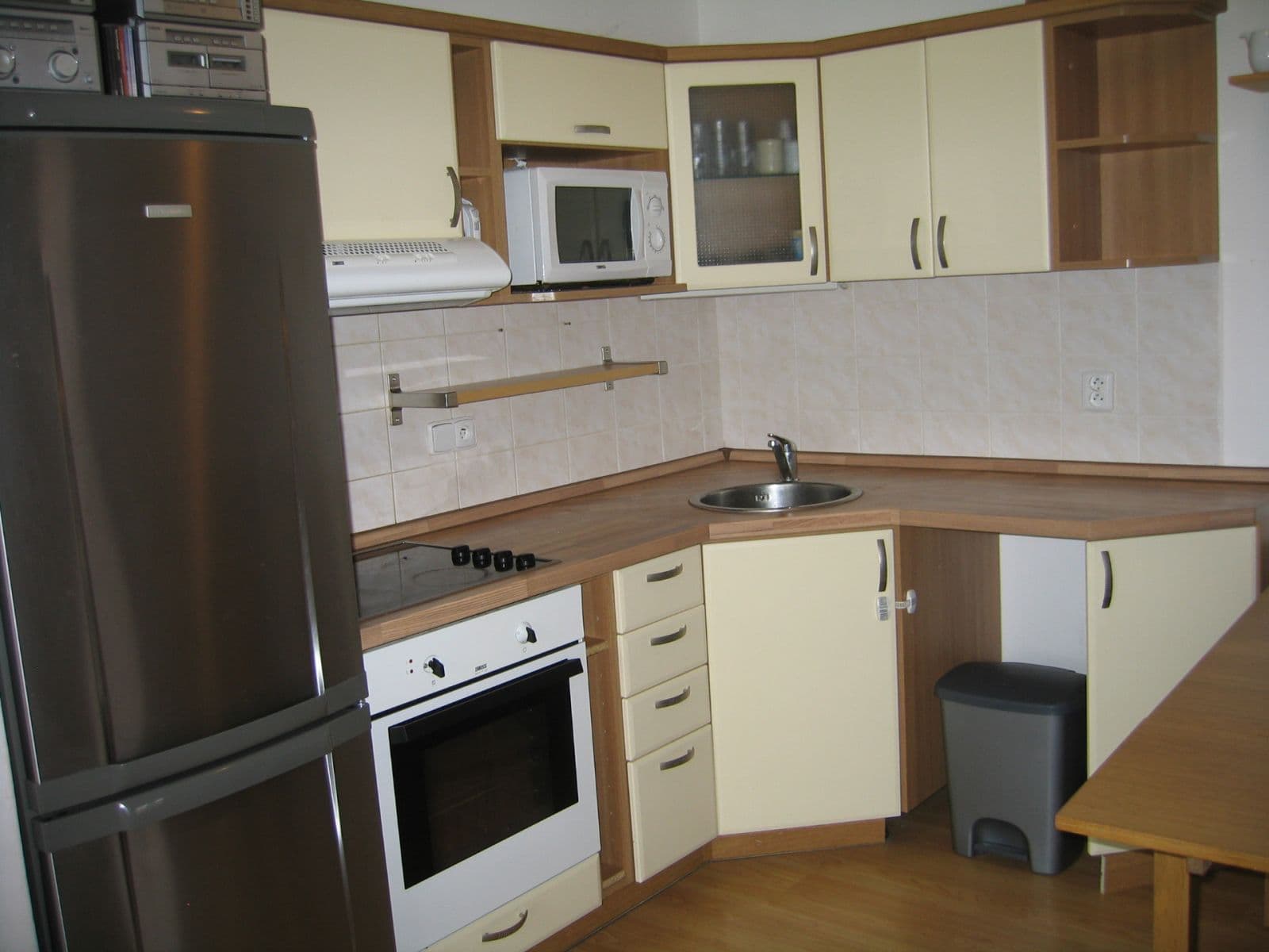 1 bedroom with open-plan kitchen flat to rent, 58 m², Velvarská, Horoměřice, Středočeský Region 1 bedroom with open-plan kitchen flat to rent, 58 m², Velvarská, Horoměřice, Středočeský Region