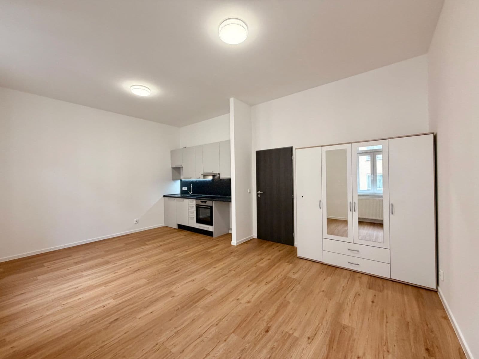 Studio flat to rent, 32 m², V Zahradách, Prague, Prague Studio flat to rent, 32 m², V Zahradách, Prague, Prague