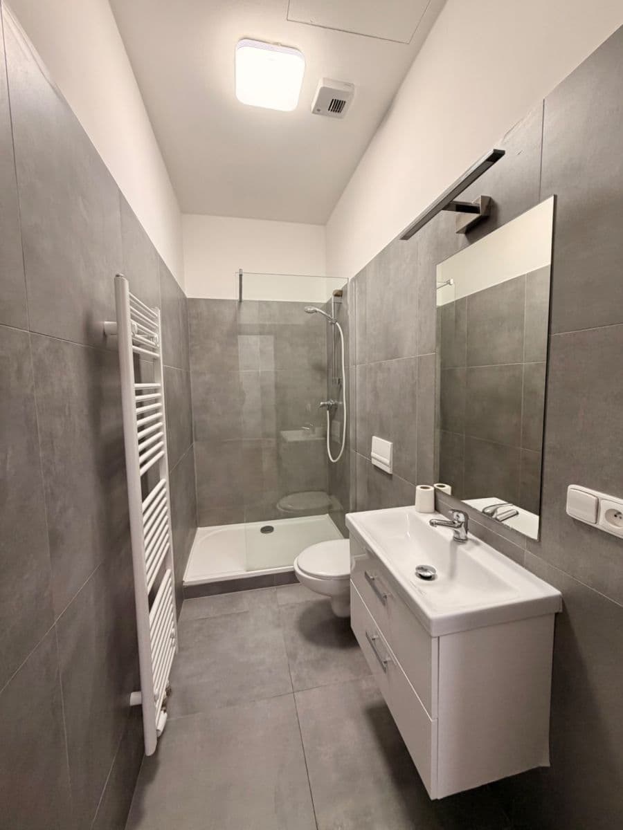 Studio flat to rent, 32 m², V Zahradách, Prague, Prague Studio flat to rent, 32 m², V Zahradách, Prague, Prague