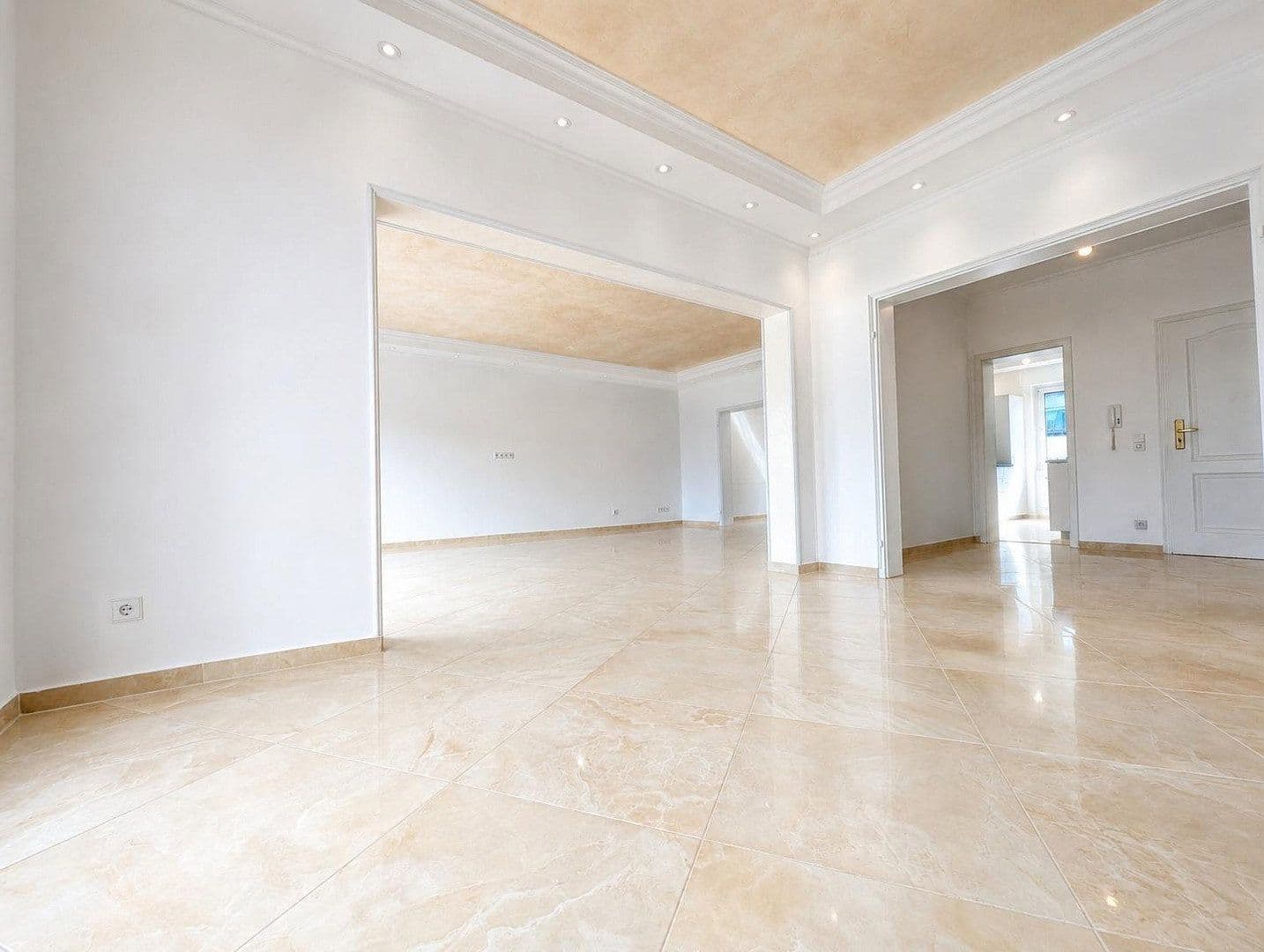 3 bedroom with open-plan kitchen flat to rent, 129 m², Karlsruhe, Baden-Württemberg 3 bedroom with open-plan kitchen flat to rent, 129 m², Karlsruhe, Baden-Württemberg