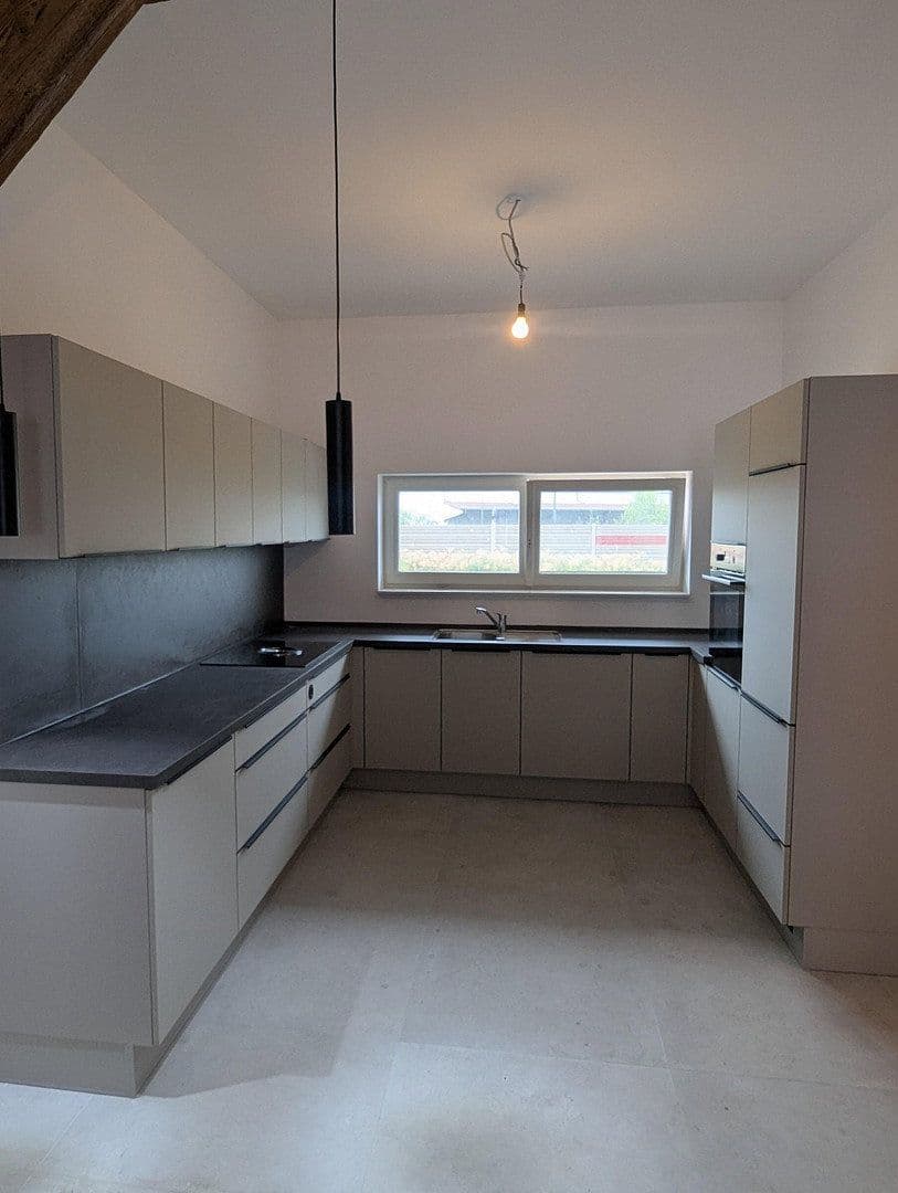 house to rent, 175 m², Bahnhofstrasse 19, Obertraubling, Bavaria house to rent, 175 m², Bahnhofstrasse 19, Obertraubling, Bavaria