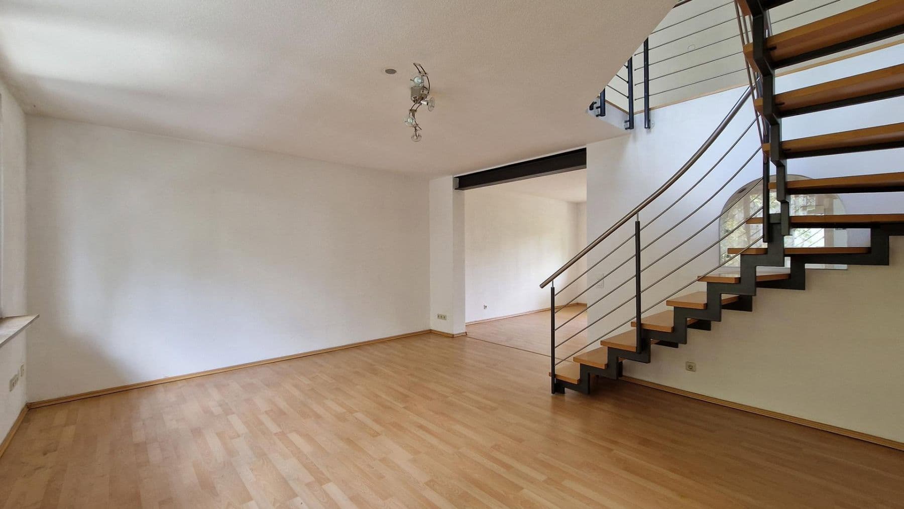 2 bedroom with open-plan kitchen flat for sale, 137 m², Leverkusen, North Rhine-Westphalia 2 bedroom with open-plan kitchen flat for sale, 137 m², Leverkusen, North Rhine-Westphalia