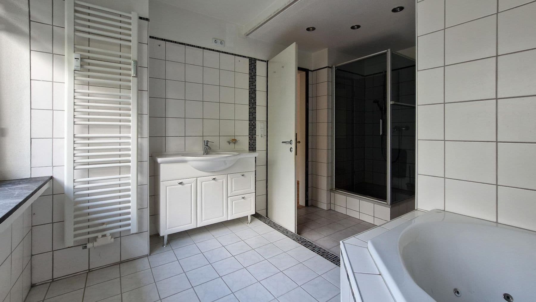 2 bedroom with open-plan kitchen flat for sale, 137 m², Leverkusen, North Rhine-Westphalia 2 bedroom with open-plan kitchen flat for sale, 137 m², Leverkusen, North Rhine-Westphalia