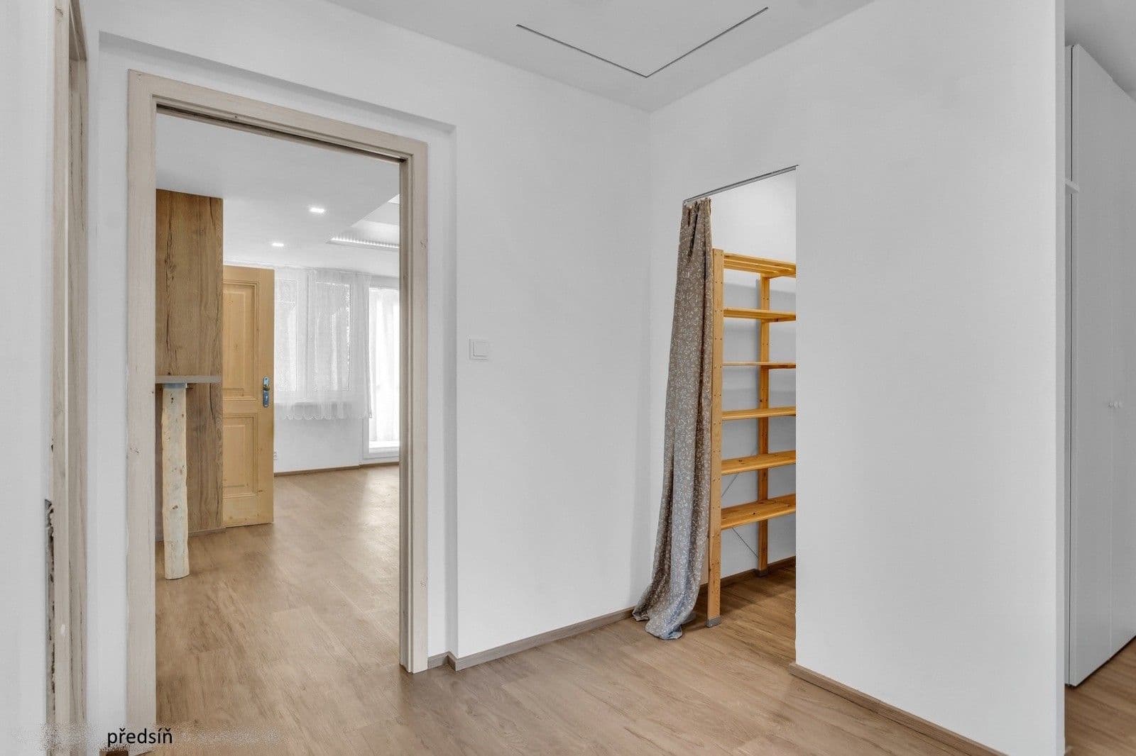 3 bedroom with open-plan kitchen flat to rent, 78 m², Ohradní, Prague, Prague 3 bedroom with open-plan kitchen flat to rent, 78 m², Ohradní, Prague, Prague