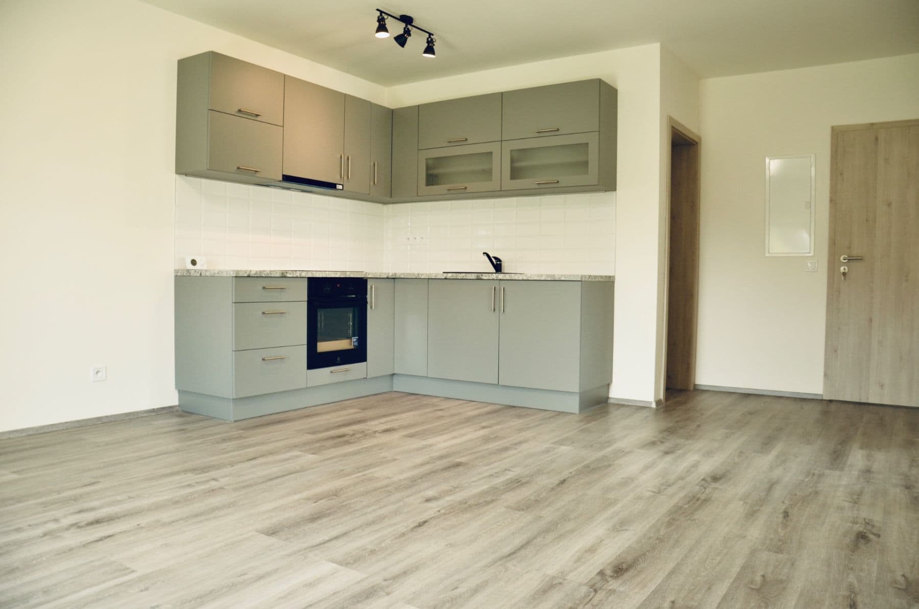 2 bedroom with open-plan kitchen flat to rent, 52 m², Vranov, Středočeský Region 2 bedroom with open-plan kitchen flat to rent, 52 m², Vranov, Středočeský Region