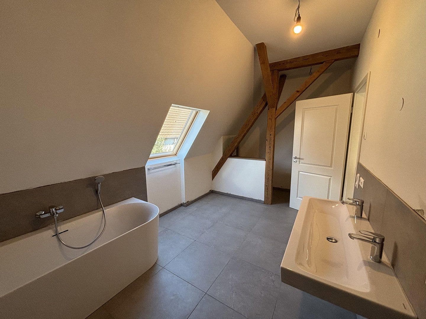3 bedroom with open-plan kitchen flat to rent, 147 m², Niefern-Öschelbronn, Baden-Württemberg 3 bedroom with open-plan kitchen flat to rent, 147 m², Niefern-Öschelbronn, Baden-Württemberg