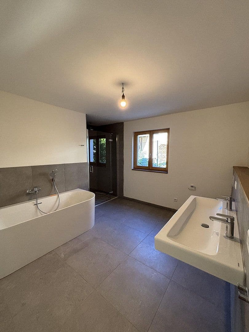 2 bedroom with open-plan kitchen flat to rent, 133 m², Niefern-Öschelbronn, Baden-Württemberg 2 bedroom with open-plan kitchen flat to rent, 133 m², Niefern-Öschelbronn, Baden-Württemberg