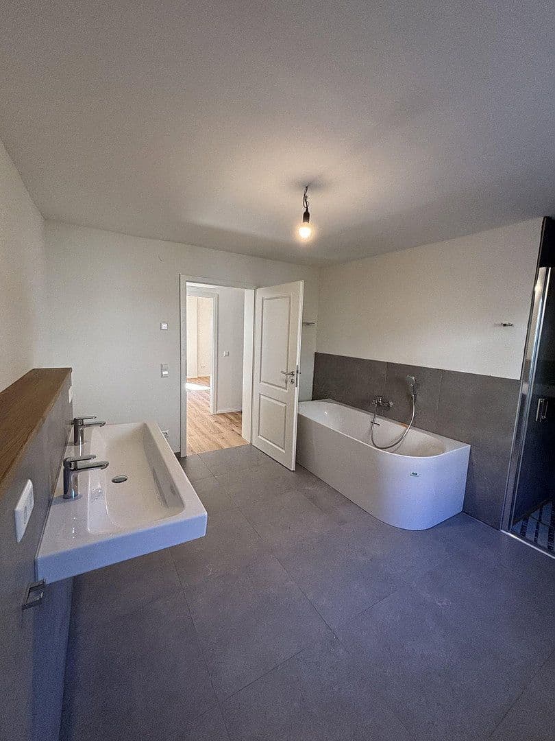 2 bedroom with open-plan kitchen flat to rent, 133 m², Niefern-Öschelbronn, Baden-Württemberg 2 bedroom with open-plan kitchen flat to rent, 133 m², Niefern-Öschelbronn, Baden-Württemberg