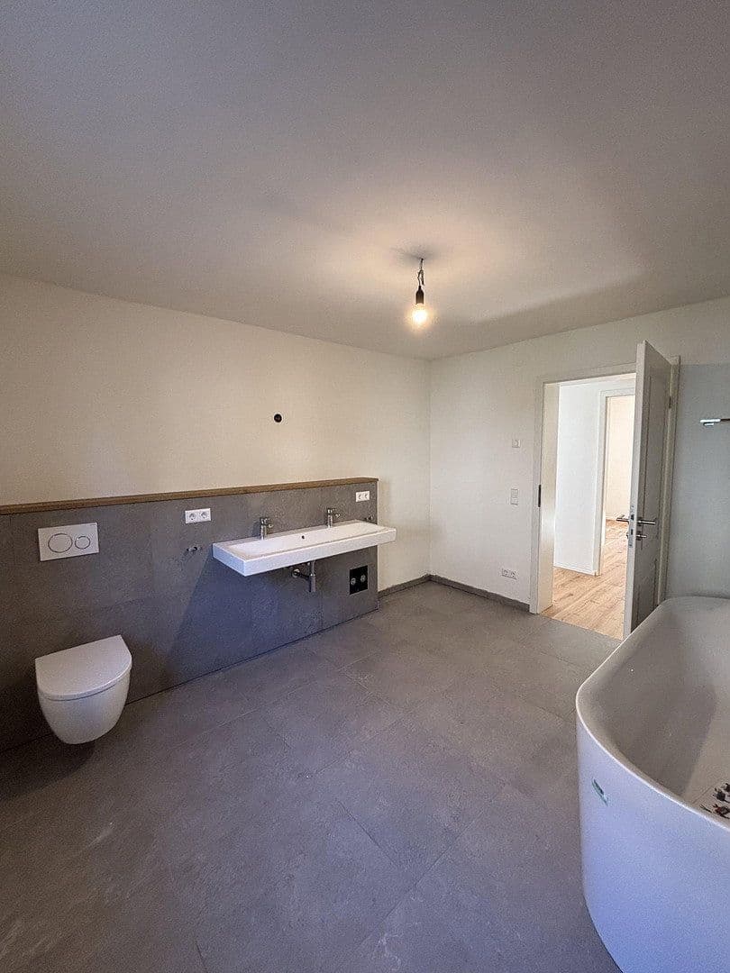 2 bedroom with open-plan kitchen flat to rent, 133 m², Niefern-Öschelbronn, Baden-Württemberg 2 bedroom with open-plan kitchen flat to rent, 133 m², Niefern-Öschelbronn, Baden-Württemberg