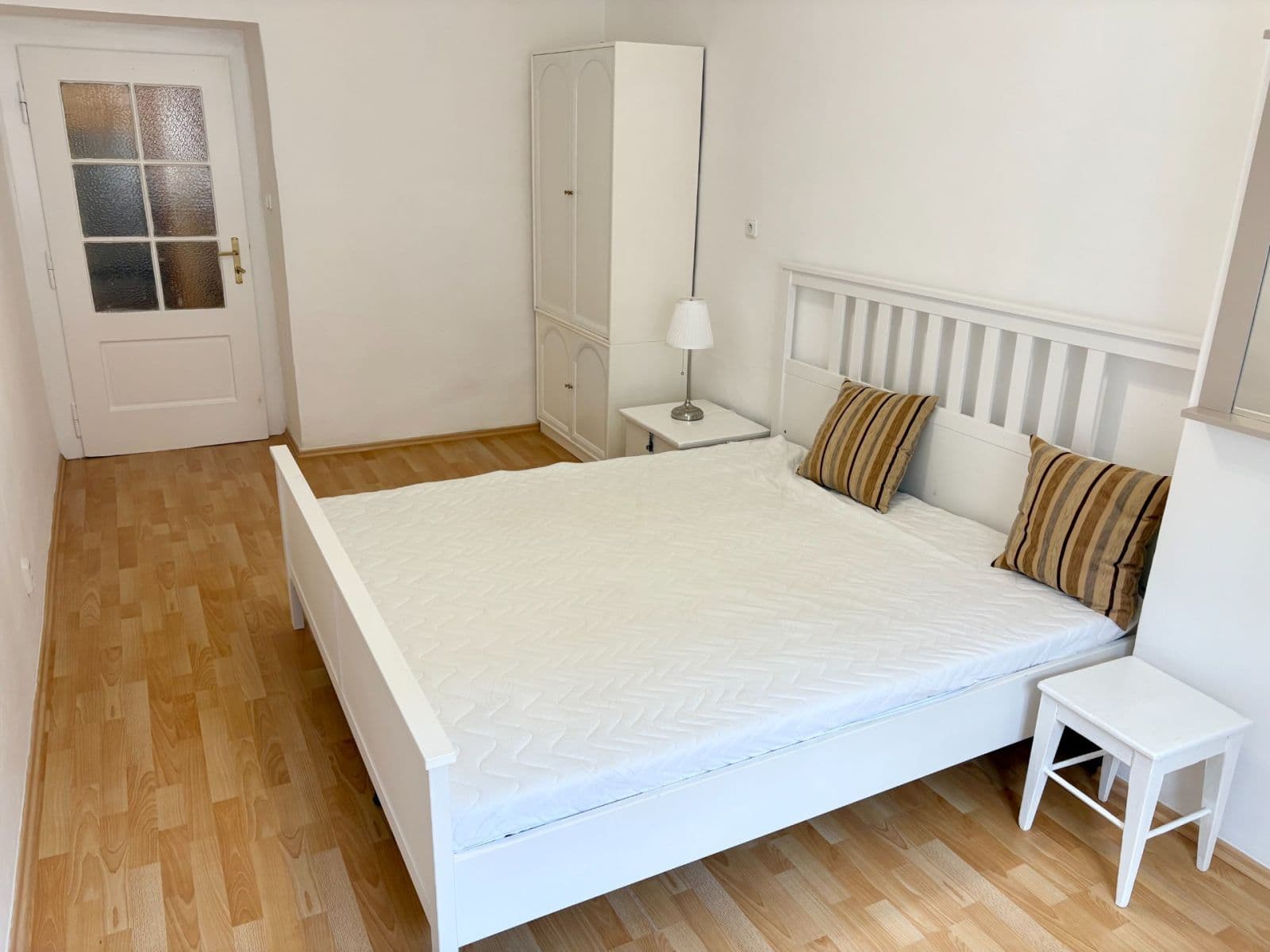 1 bedroom with open-plan kitchen flat to rent, 50 m², Petra Slezáka, Prague, Prague 1 bedroom with open-plan kitchen flat to rent, 50 m², Petra Slezáka, Prague, Prague