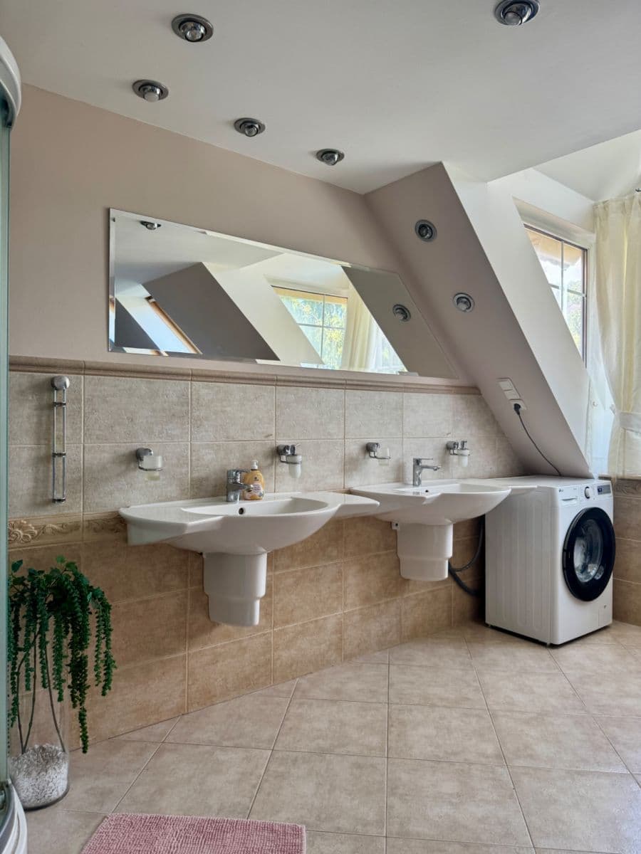 4 bedroom with open-plan kitchen flat to rent, 220 m², U Waltrovky, Prague, Prague 4 bedroom with open-plan kitchen flat to rent, 220 m², U Waltrovky, Prague, Prague