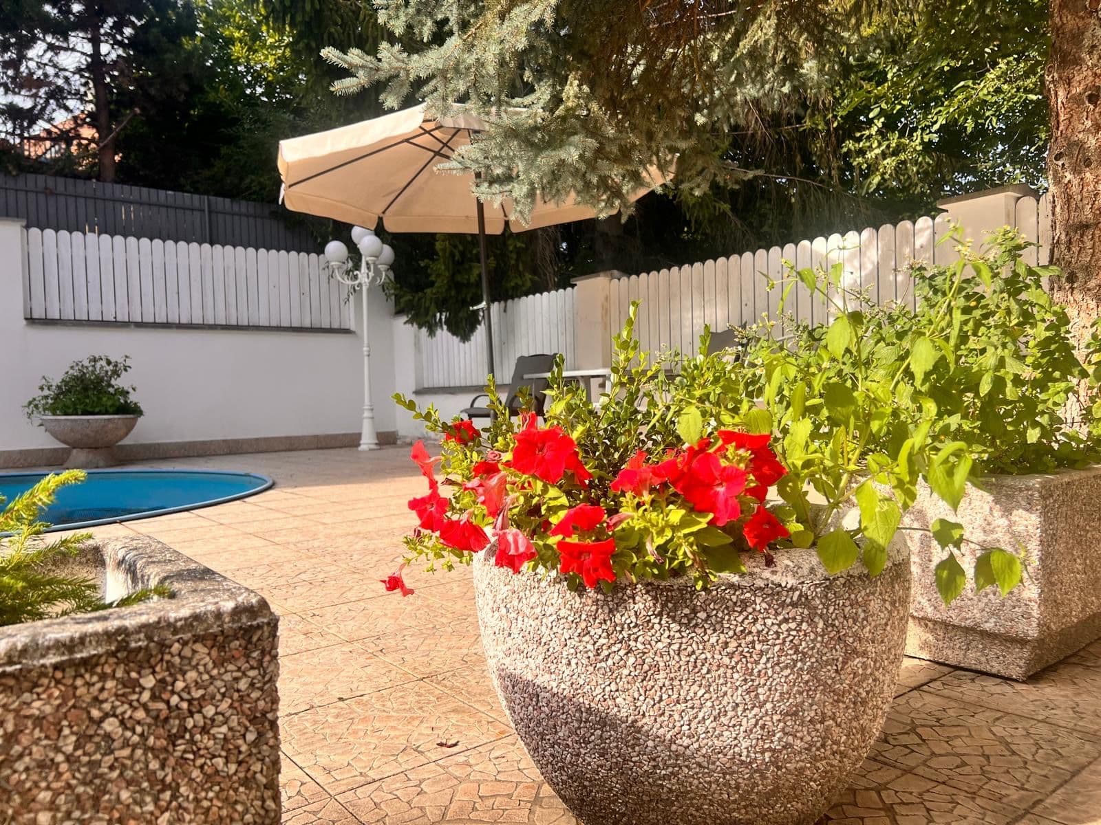 4 bedroom with open-plan kitchen flat to rent, 260 m², U Waltrovky, Prague, Prague 4 bedroom with open-plan kitchen flat to rent, 260 m², U Waltrovky, Prague, Prague