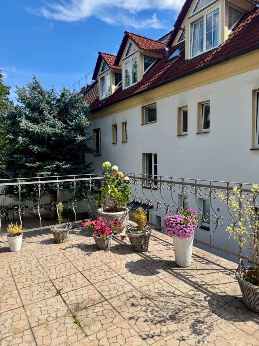 4 bedroom with open-plan kitchen flat to rent, 260 m², U Waltrovky, Prague, Prague 4 bedroom with open-plan kitchen flat to rent, 260 m², U Waltrovky, Prague, Prague