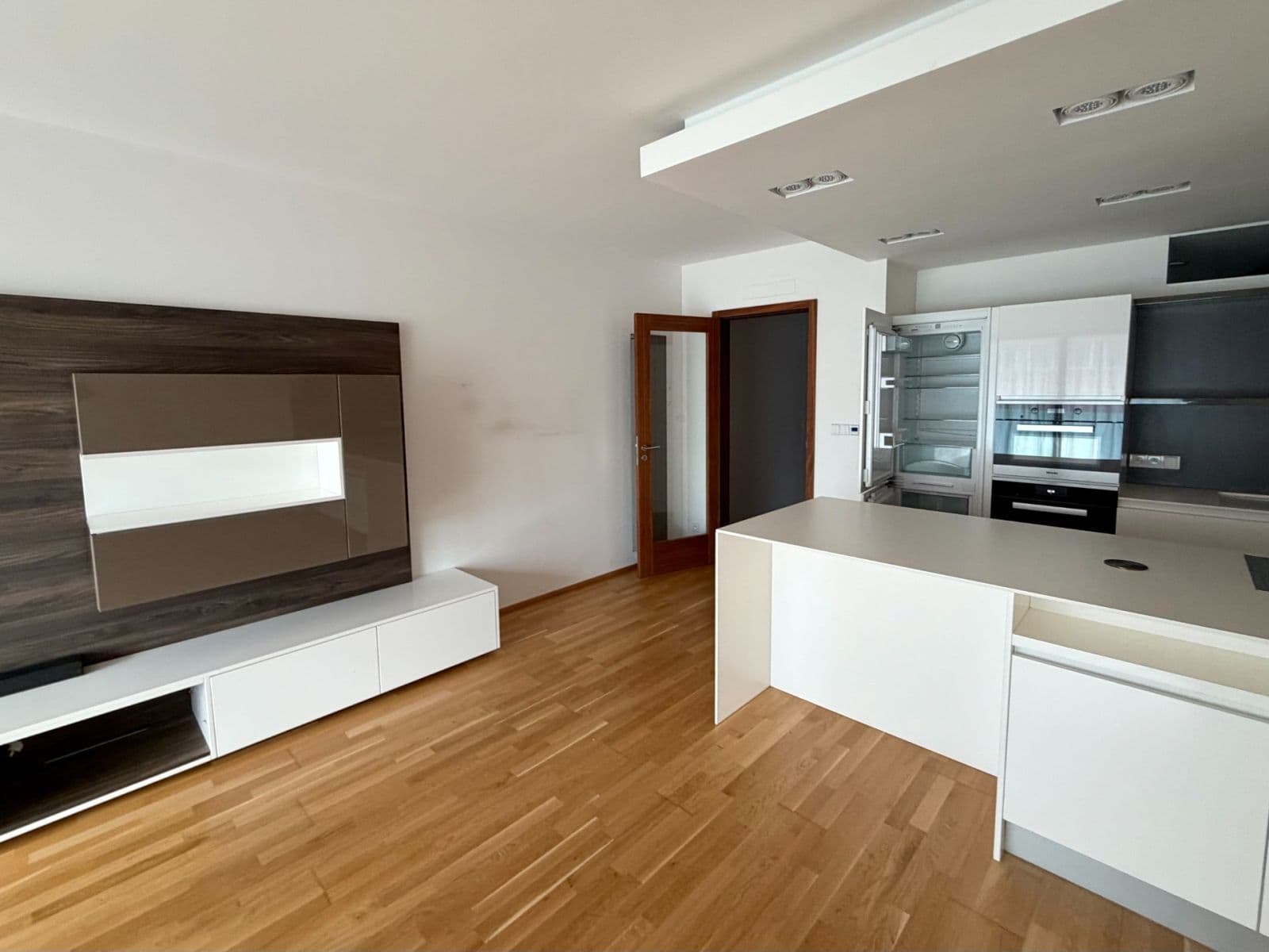 2 bedroom with open-plan kitchen flat for sale, 132 m², Anenská, Brno, Jihomoravský Region 2 bedroom with open-plan kitchen flat for sale, 132 m², Anenská, Brno, Jihomoravský Region