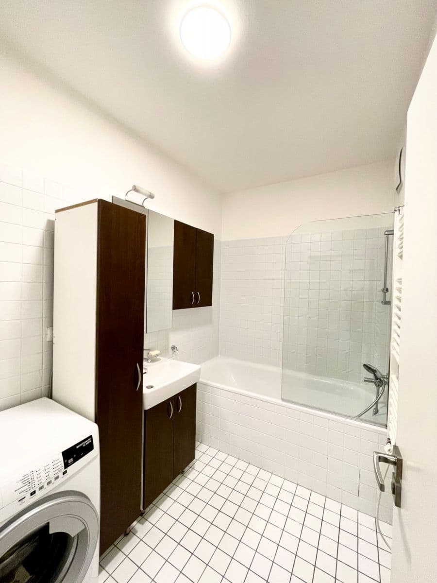 1 bedroom with open-plan kitchen flat to rent, 69 m², U Uranie, Prague, Prague 1 bedroom with open-plan kitchen flat to rent, 69 m², U Uranie, Prague, Prague