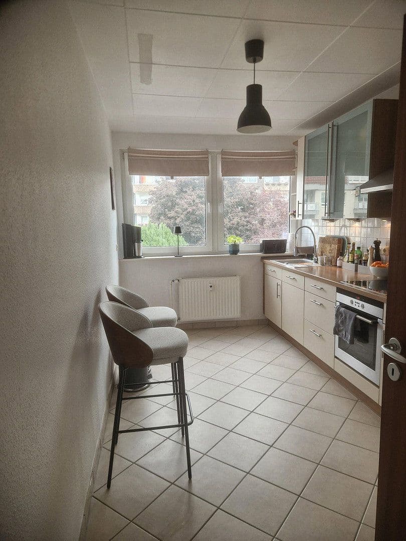 2 bedroom with open-plan kitchen flat to rent, 83 m², Oberhausen, North Rhine-Westphalia 2 bedroom with open-plan kitchen flat to rent, 83 m², Oberhausen, North Rhine-Westphalia