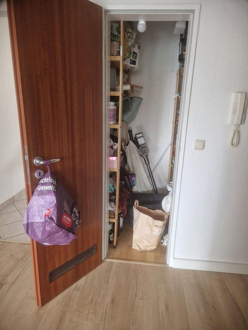 2 bedroom with open-plan kitchen flat to rent, 83 m², Oberhausen, North Rhine-Westphalia 2 bedroom with open-plan kitchen flat to rent, 83 m², Oberhausen, North Rhine-Westphalia