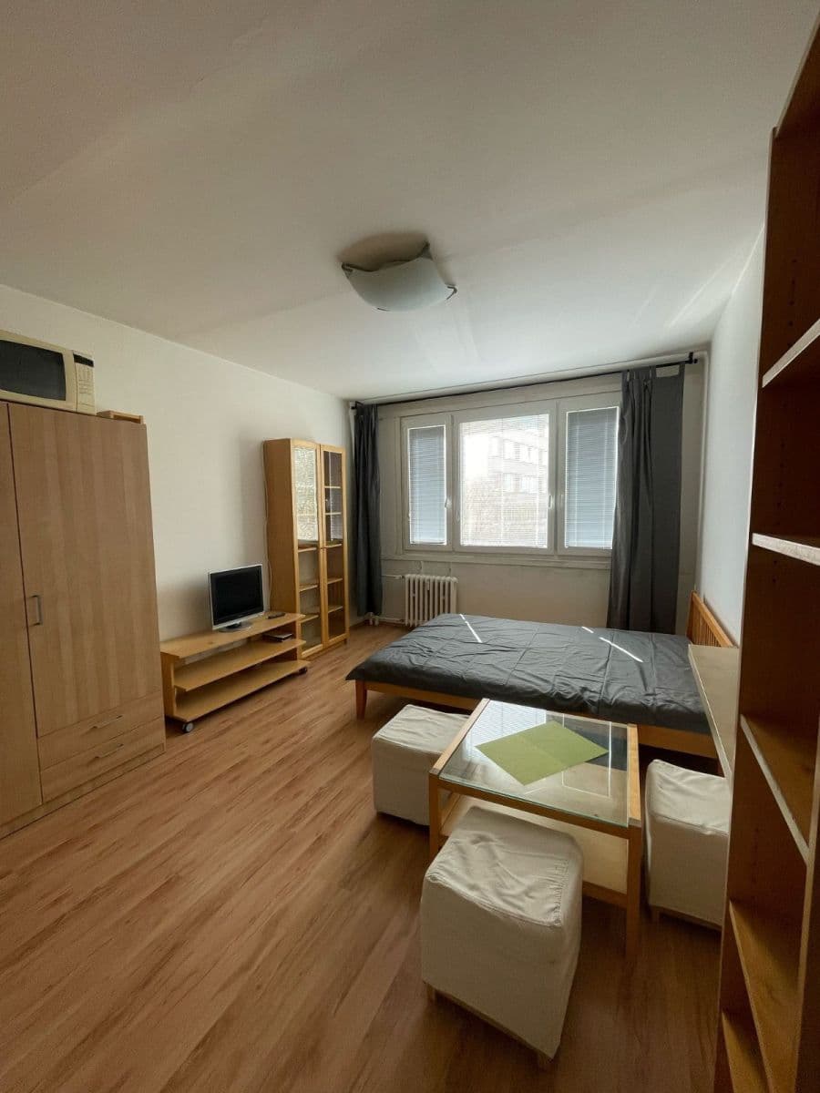 Studio flat to rent, 25 m², Nad Lesním divadlem, Prague, Prague Studio flat to rent, 25 m², Nad Lesním divadlem, Prague, Prague