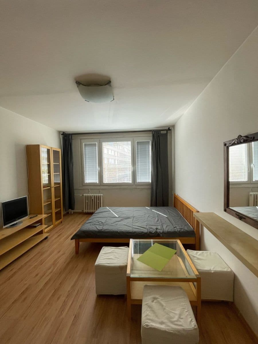 Studio flat to rent, 25 m², Nad Lesním divadlem, Prague, Prague Studio flat to rent, 25 m², Nad Lesním divadlem, Prague, Prague