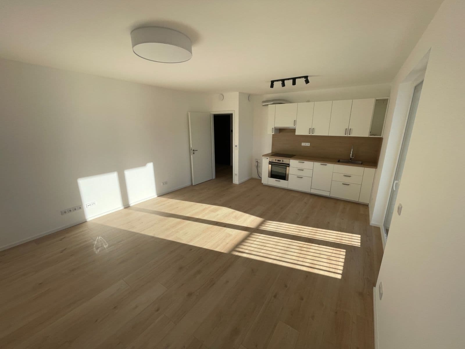 1 bedroom with open-plan kitchen flat to rent, 55 m², U Engerthu, Kladno, Středočeský Region 1 bedroom with open-plan kitchen flat to rent, 55 m², U Engerthu, Kladno, Středočeský Region