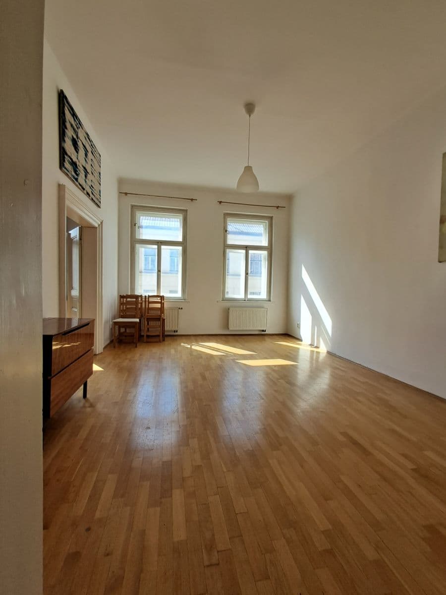 4 bedroom flat to rent, 114 m², Belgická, Prague, Prague 4 bedroom flat to rent, 114 m², Belgická, Prague, Prague