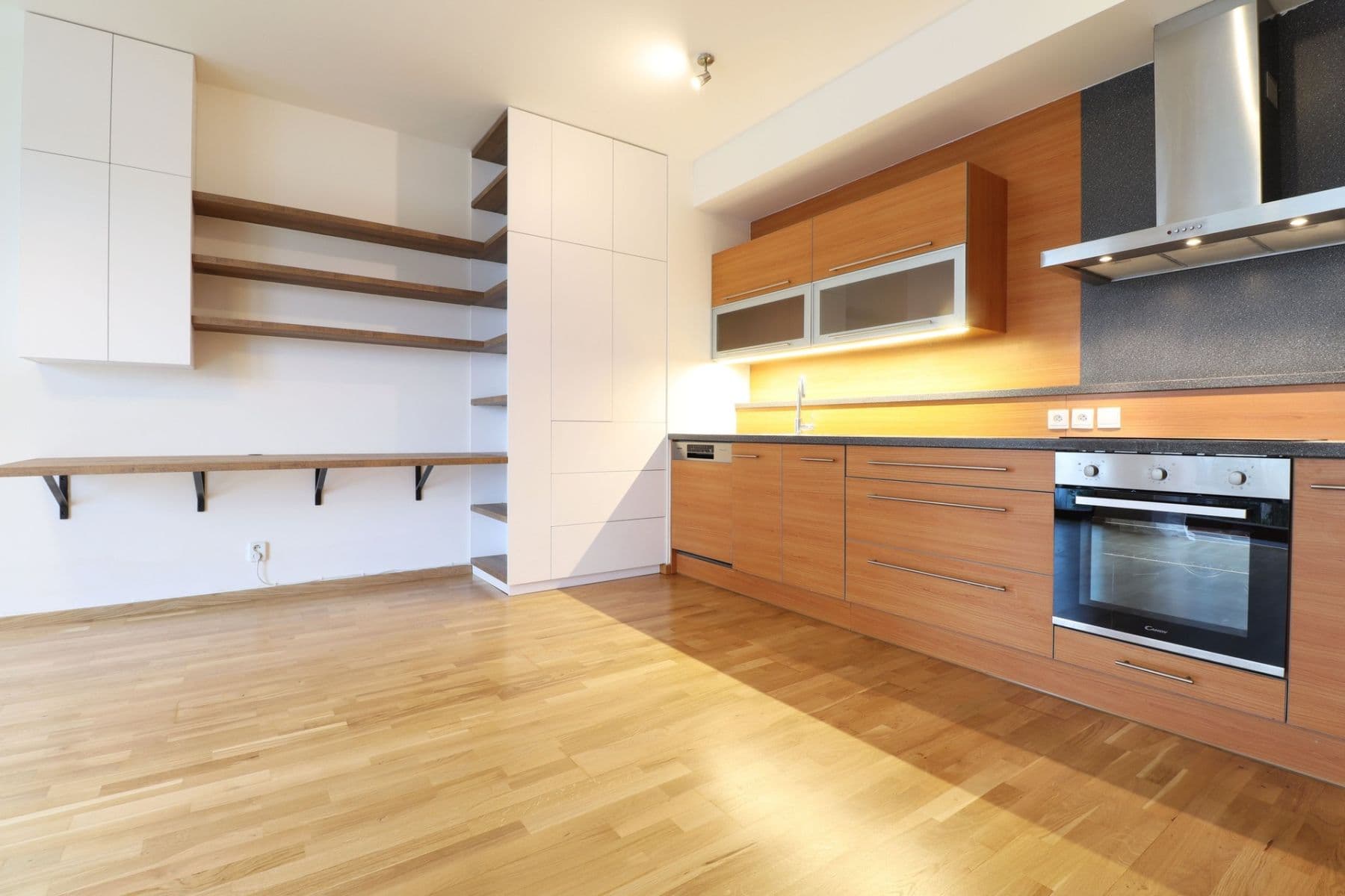 1 bedroom with open-plan kitchen flat to rent, 56 m², Vršovická, Prague, Prague 1 bedroom with open-plan kitchen flat to rent, 56 m², Vršovická, Prague, Prague