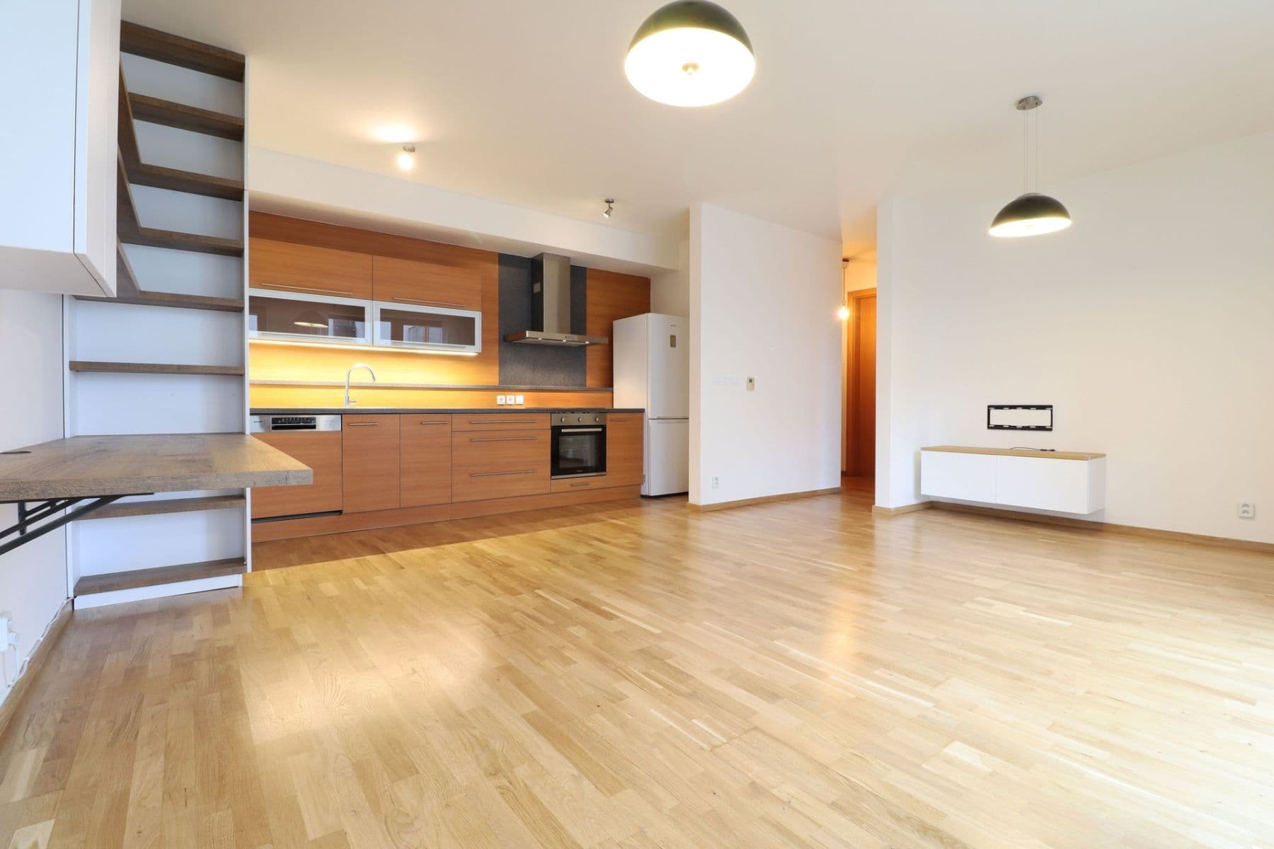1 bedroom with open-plan kitchen flat to rent, 56 m², Vršovická, Prague, Prague 1 bedroom with open-plan kitchen flat to rent, 56 m², Vršovická, Prague, Prague