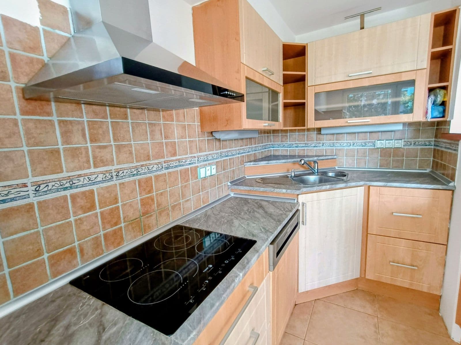 2 bedroom with open-plan kitchen flat to rent, 76 m², Pod Strání, Prague, Prague 2 bedroom with open-plan kitchen flat to rent, 76 m², Pod Strání, Prague, Prague