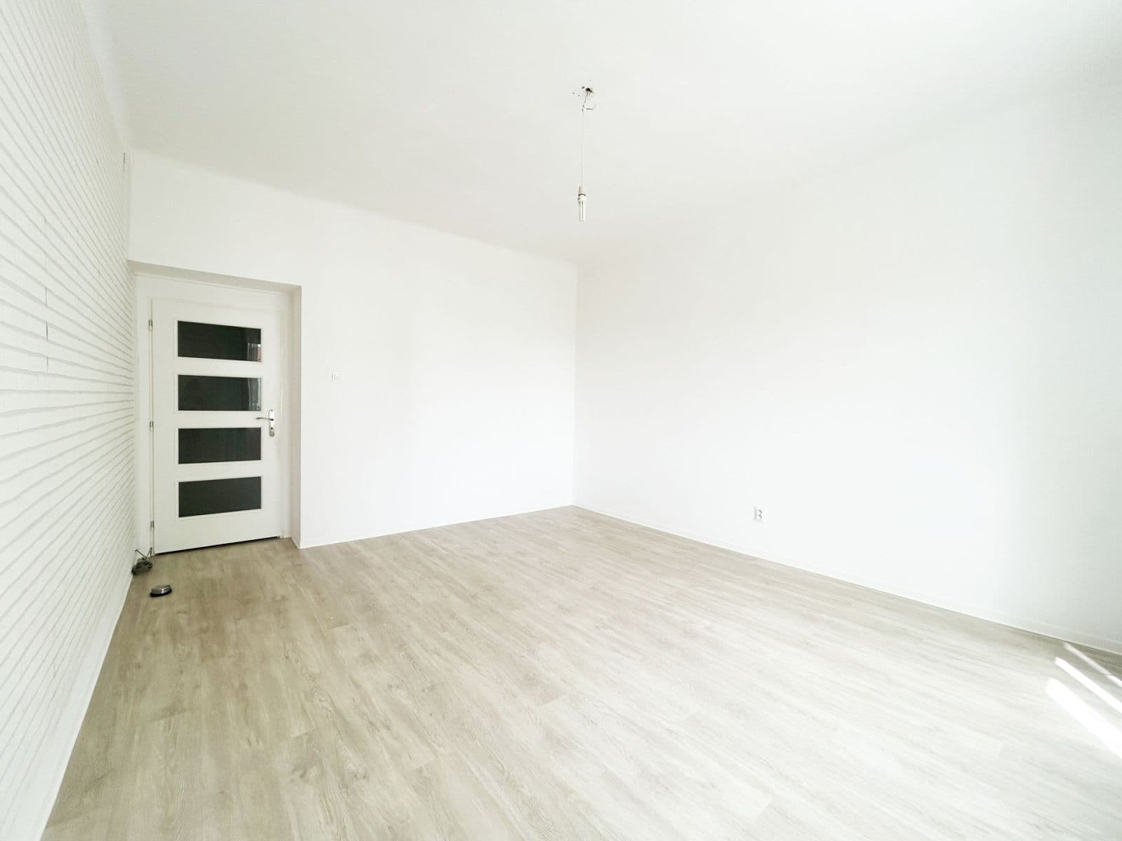 1 bedroom with open-plan kitchen flat to rent, 45 m², Stroupežnického, Prague, Prague 1 bedroom with open-plan kitchen flat to rent, 45 m², Stroupežnického, Prague, Prague