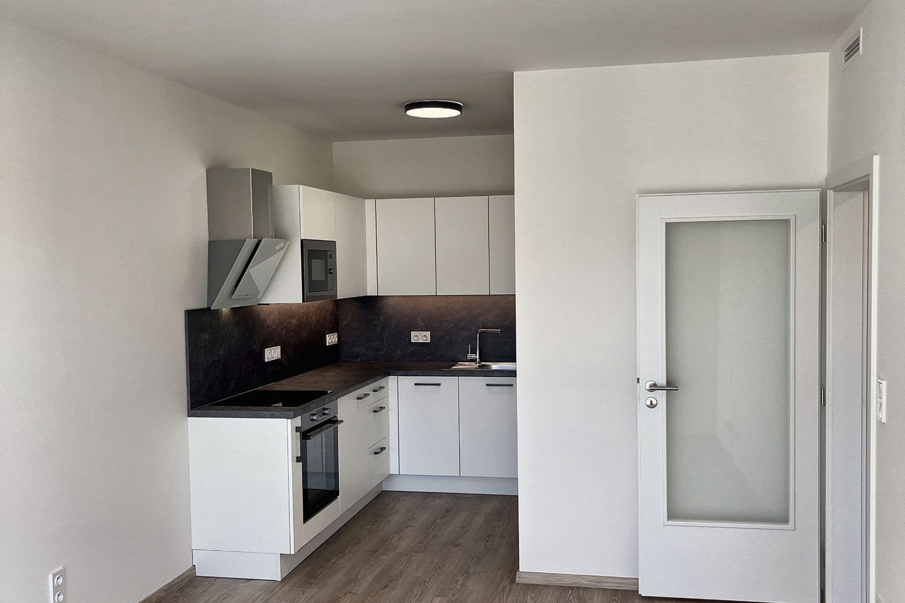1 bedroom with open-plan kitchen flat to rent, 43 m², Arnošta Staňka, Prague, Prague 1 bedroom with open-plan kitchen flat to rent, 43 m², Arnošta Staňka, Prague, Prague