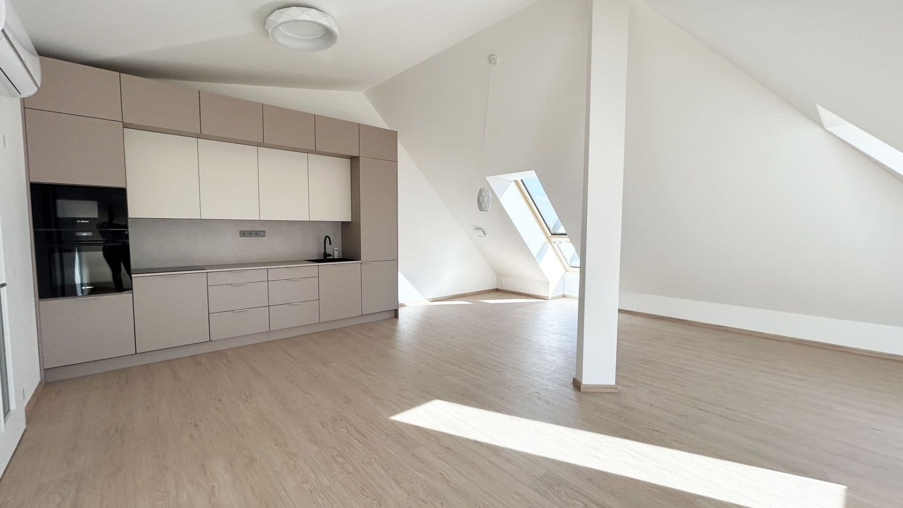 1 bedroom with open-plan kitchen flat to rent, 85 m², Cihlářská, Hostivice, Středočeský Region 1 bedroom with open-plan kitchen flat to rent, 85 m², Cihlářská, Hostivice, Středočeský Region