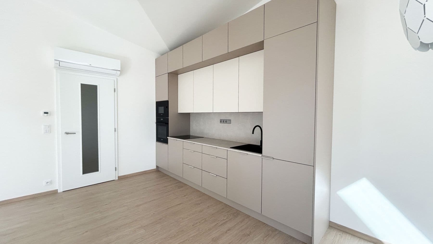 1 bedroom with open-plan kitchen flat to rent, 85 m², Cihlářská, Hostivice, Středočeský Region 1 bedroom with open-plan kitchen flat to rent, 85 m², Cihlářská, Hostivice, Středočeský Region