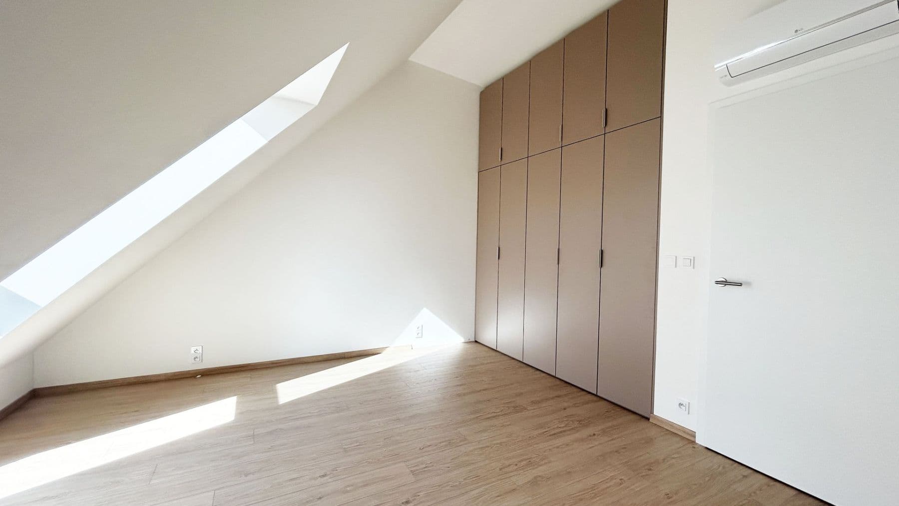1 bedroom with open-plan kitchen flat to rent, 85 m², Cihlářská, Hostivice, Středočeský Region 1 bedroom with open-plan kitchen flat to rent, 85 m², Cihlářská, Hostivice, Středočeský Region