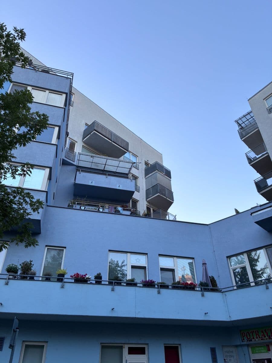 1 bedroom with open-plan kitchen flat to rent, 65 m², Kudrnova, Prague, Prague 1 bedroom with open-plan kitchen flat to rent, 65 m², Kudrnova, Prague, Prague