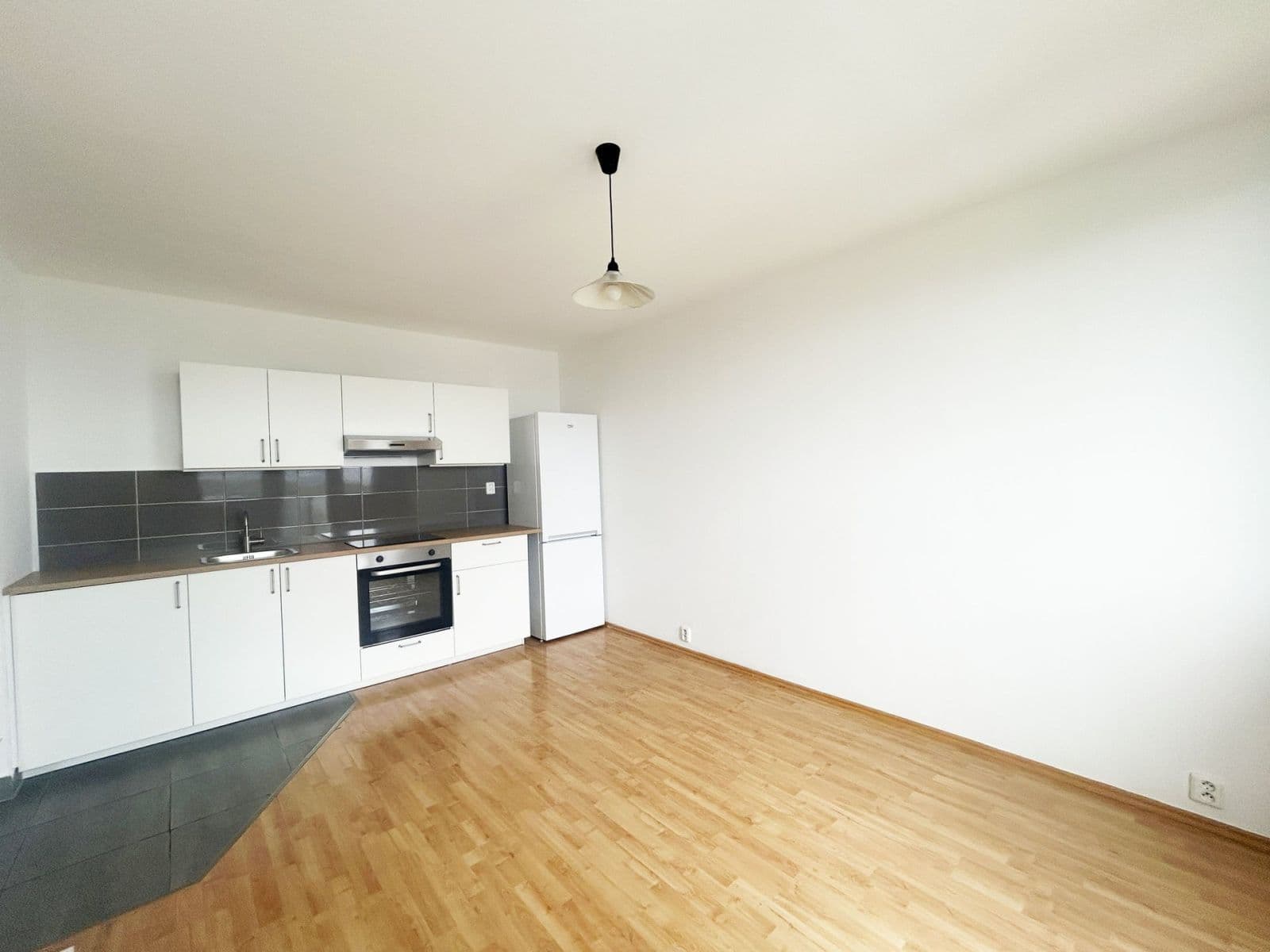 1 bedroom with open-plan kitchen flat to rent, 33 m², Jabloňová, Prague, Prague 1 bedroom with open-plan kitchen flat to rent, 33 m², Jabloňová, Prague, Prague