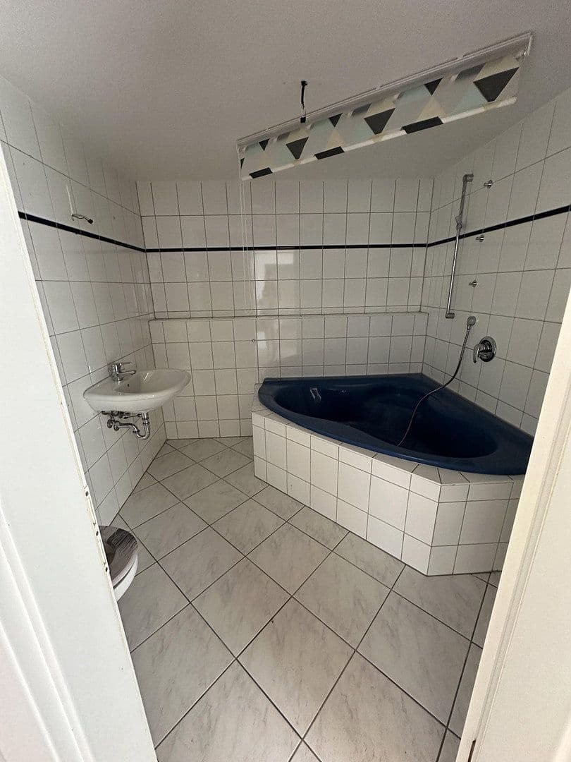 2 bedroom with open-plan kitchen flat to rent, 94 m², Neumarkt 9, Lichtenstein/Sachsen, Saxony 2 bedroom with open-plan kitchen flat to rent, 94 m², Neumarkt 9, Lichtenstein/Sachsen, Saxony