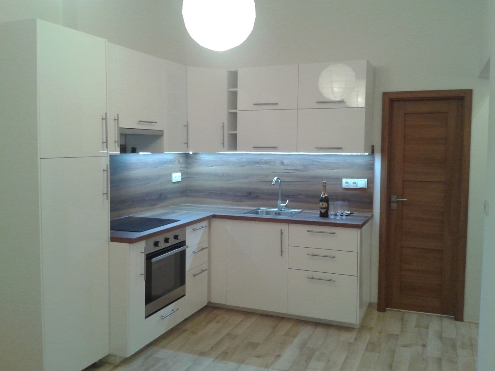 1 bedroom with open-plan kitchen flat to rent, 38 m², Korunní, Prague, Prague 1 bedroom with open-plan kitchen flat to rent, 38 m², Korunní, Prague, Prague