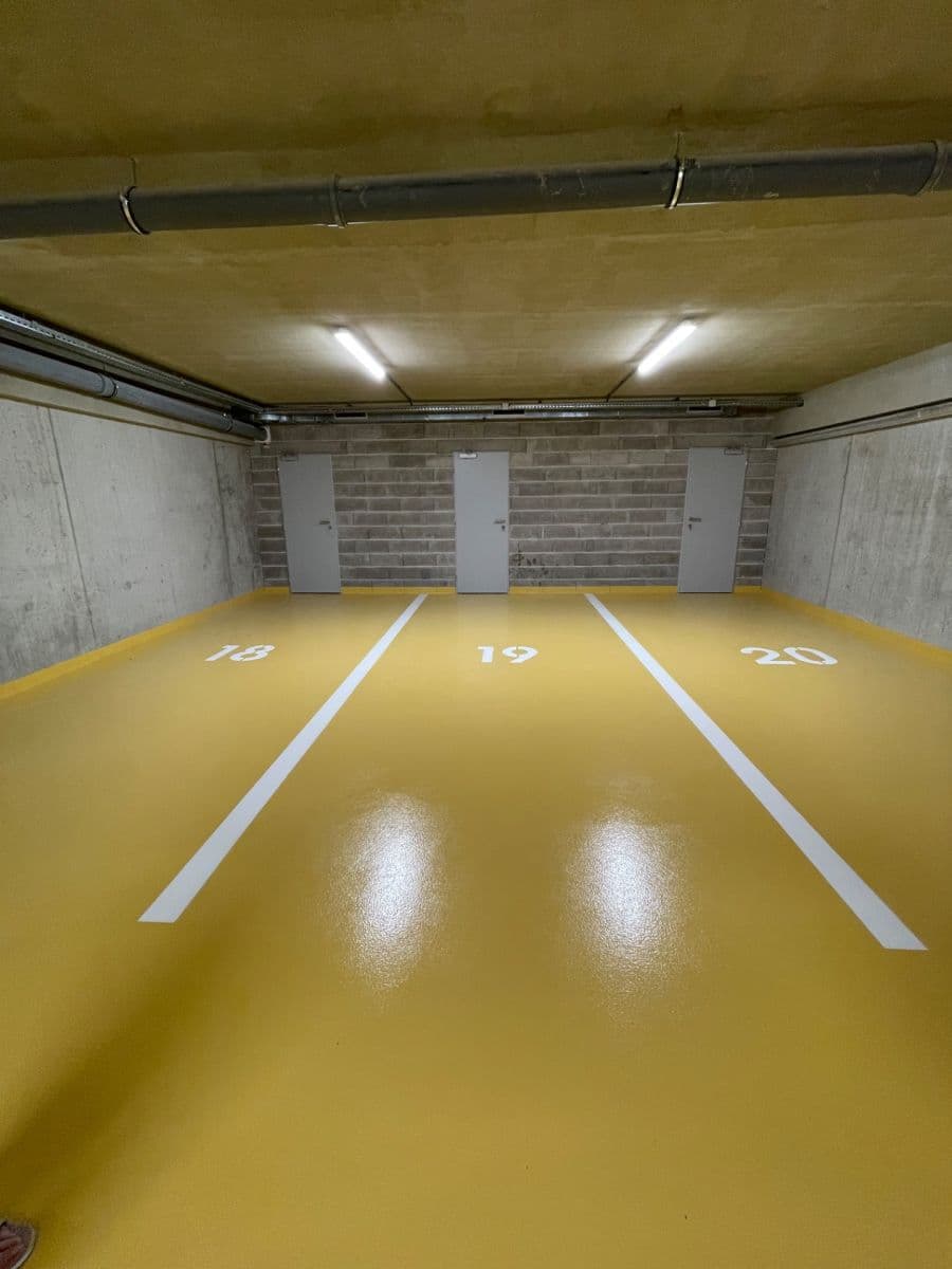 garage to rent, 18 m², Nad Stráněmi, Zlín, Zlínský Region garage to rent, 18 m², Nad Stráněmi, Zlín, Zlínský Region