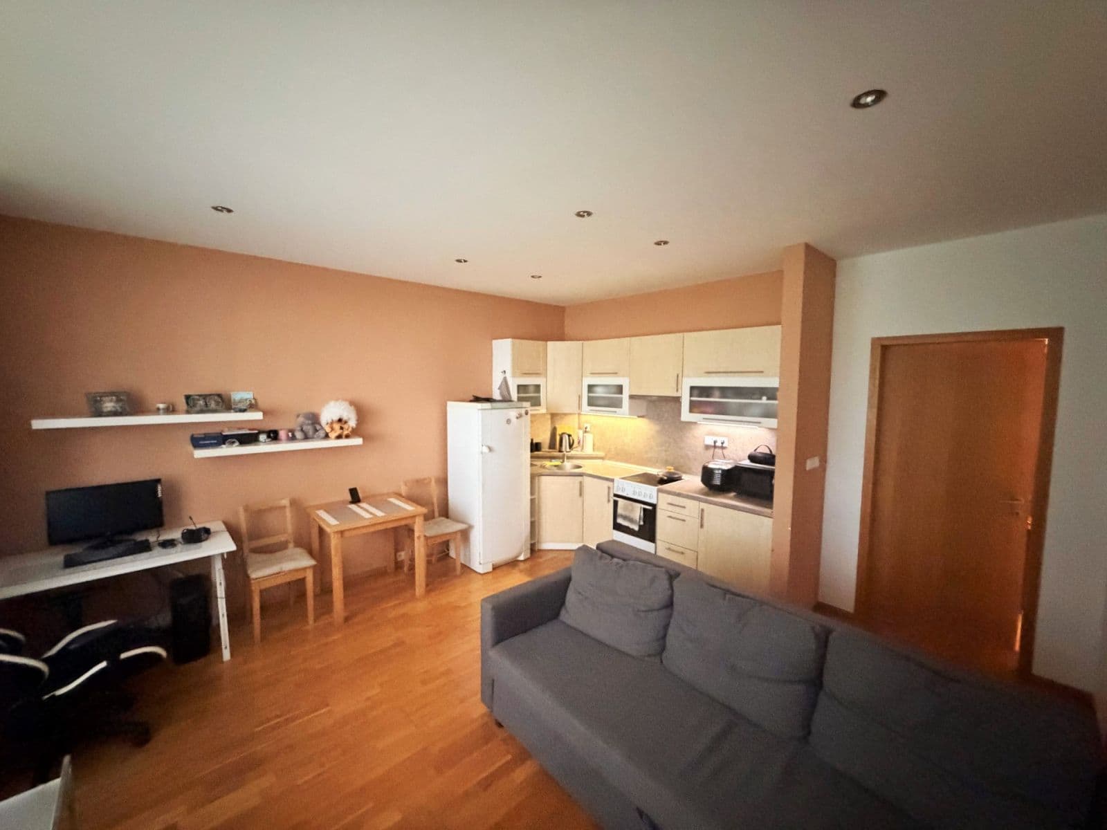 1 bedroom with open-plan kitchen flat to rent, 51 m², Korunní, Prague, Prague 1 bedroom with open-plan kitchen flat to rent, 51 m², Korunní, Prague, Prague