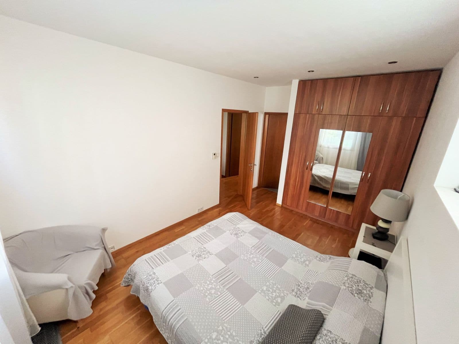 1 bedroom with open-plan kitchen flat to rent, 51 m², Korunní, Prague, Prague 1 bedroom with open-plan kitchen flat to rent, 51 m², Korunní, Prague, Prague