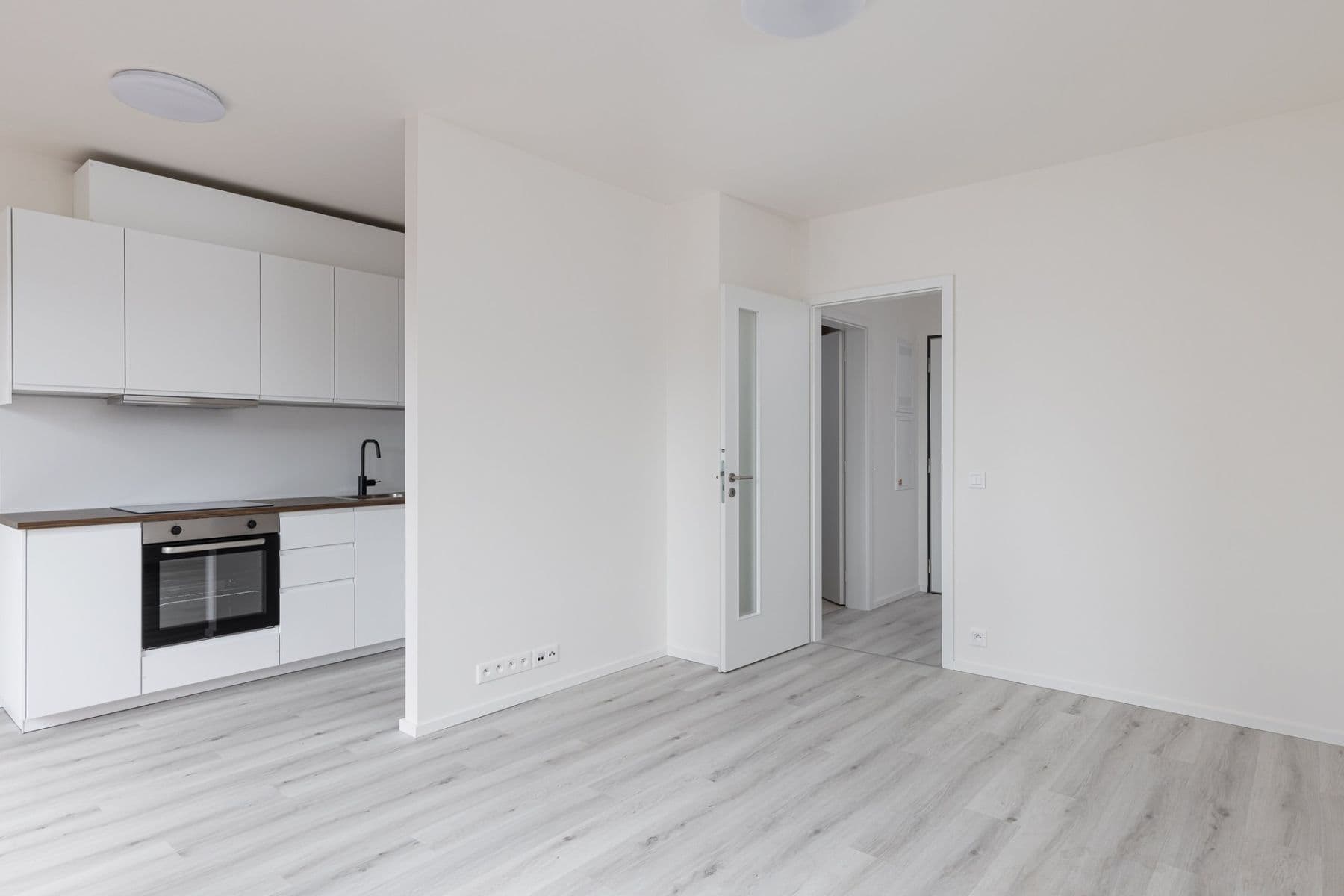 Studio flat to rent, 36 m², Waltariho, Prague, Prague Studio flat to rent, 36 m², Waltariho, Prague, Prague