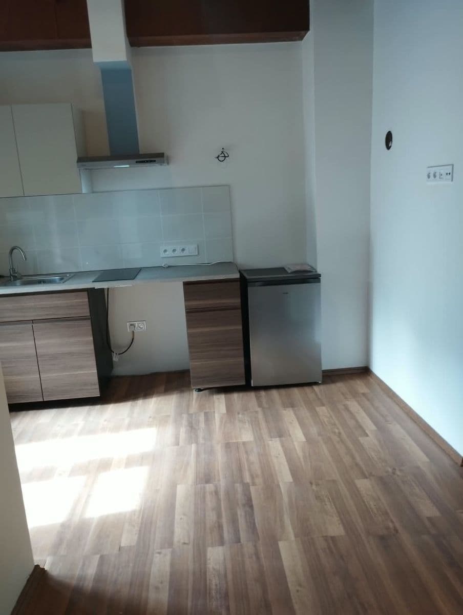 Studio flat to rent, 28 m², Tyršova, Škvorec, Středočeský Region Studio flat to rent, 28 m², Tyršova, Škvorec, Středočeský Region