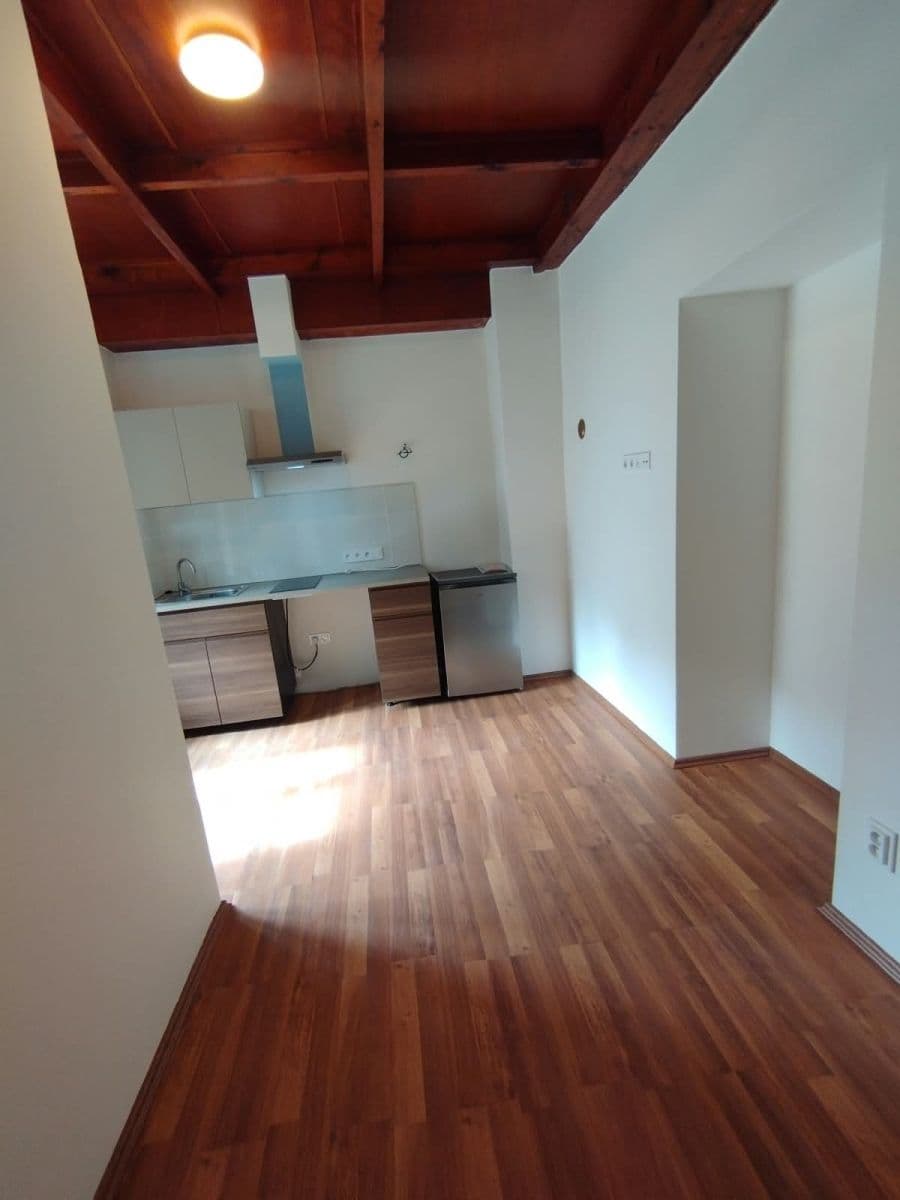 Studio flat to rent, 28 m², Tyršova, Škvorec, Středočeský Region Studio flat to rent, 28 m², Tyršova, Škvorec, Středočeský Region