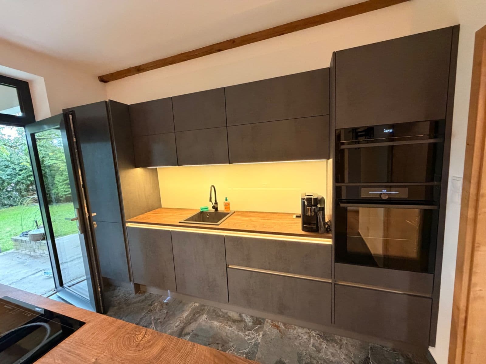 1 bedroom with open-plan kitchen flat to rent, 60 m², Pod Fialkou, Prague, Prague 1 bedroom with open-plan kitchen flat to rent, 60 m², Pod Fialkou, Prague, Prague